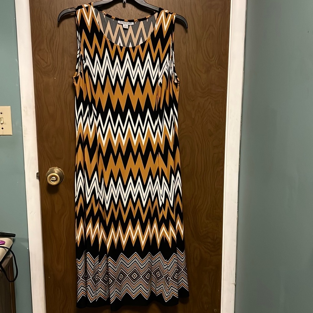 Danny and Nicole black and gold chevron sleeveless dress size 2X